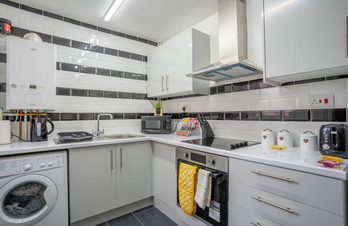 Forest Fields House | 5 minutes from so many amenities, luxurious, newly refurbed, entire modern house