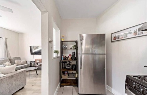 Harbor Condo | 5 minutes from the Beach & Downtown Long Beach with Cool Patio & Cozy Beds