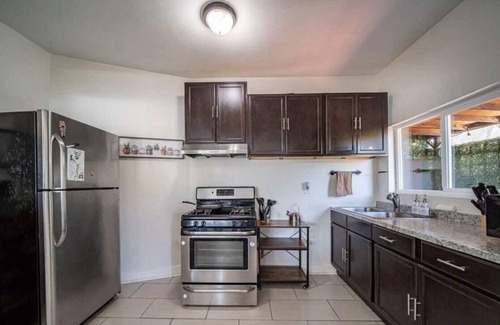 Harbor Condo | 5 minutes from the Beach & Downtown Long Beach with Cool Patio & Cozy Beds