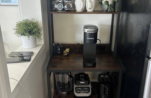 Harbor Condo | 5 minutes from the Beach & Downtown Long Beach with Cool Patio & Cozy Beds