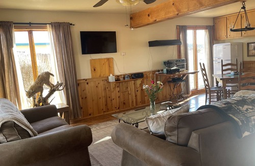 Paulden Cabin | 5 minutes from the world-famous Gunsite Firearms Academy!