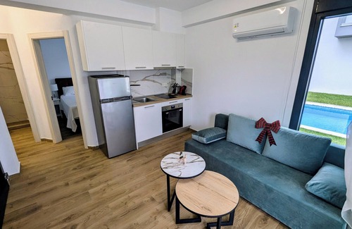 Paralia Ofryniou Apartment | 5 minutes to the beach! Cozy vacation retreat with a pool! Fully equipped flat