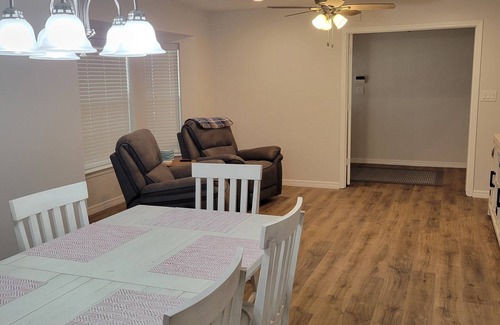 Wichita Falls House | 5 minutes to MSU and local shopping. Family friendly, mature trees, quite street