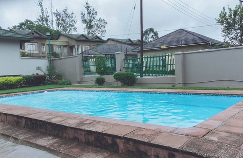 Lusaka House | 5 minutes to Munali Mall! Peaceful bungalow with a pool.