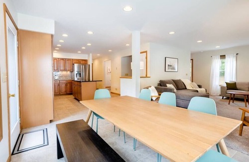 Gansevoort House | 5 Minutes to Saratoga spacious 5 bedroom home