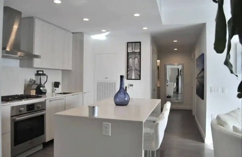 Coquitlam Condo | 5 minutes to Skytrain Downtown - Cozy Bedroom