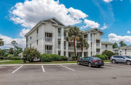 Carolina Forest Apartment | 5 minutes to the beach! Family-size condo with pool & golf.