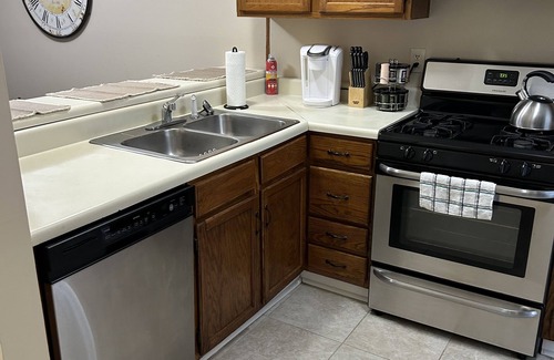 Smyrna House | 5 Minutes to The Battery Atlanta. Fully furnished family-sized Townhome