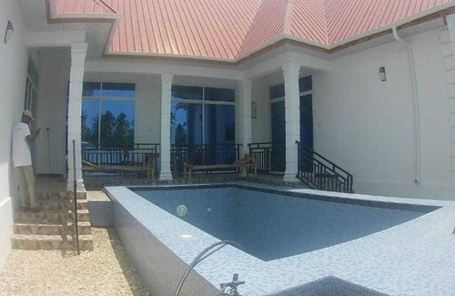 Jambiani House | 5 minutes to the beach! Family-sized house with a swimming pool.