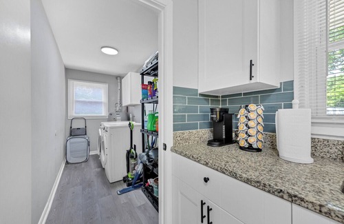 Portsmouth House | 5 Minutes to the Casino!Family sized home 3 bedroom with patio and a game room