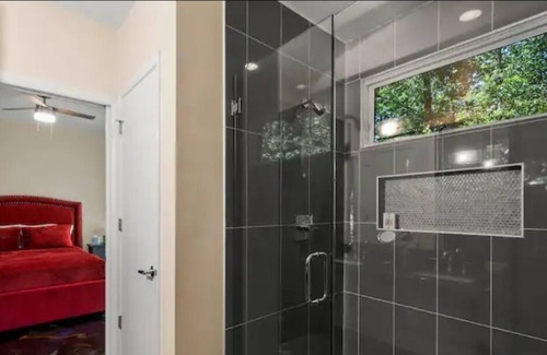 Clarkesville Condo | 5 minutes to the theme park! Family-sized condo with game room & deck...