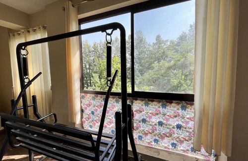 Bullawala Apartment | 5 minutes to the theme park! Family-sized condo with game room & deck
