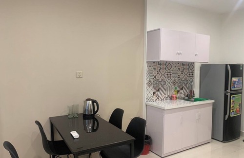 District 9 Apartment | 5 minutes to the theme grand park. Pool view, spacious living room
