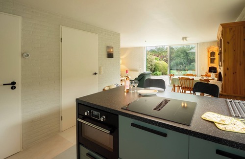 Wolphaartsdijk House | 5 Minutes' walk from beach on Lake Veere, child-friendly, spacious, enclosed garden, dog welcome