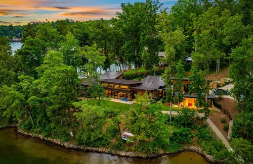 Seneca House | 5🌟 Modern Lakefront Luxury Oasis 🇺🇸 270° Lake Views w/Dock & Hot Tub!