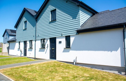 Brynteg Cottage | 5 Parc Delfryn - sleeps 7 guests in 3 bedrooms