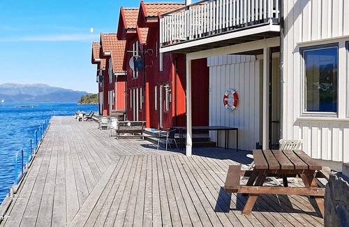 Sjernarøy Apartment | 5 person holiday home in Sjernarøy