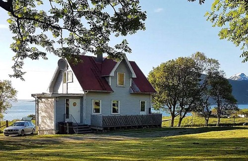 Vestvagøy House | 5 person holiday home in Gravdal