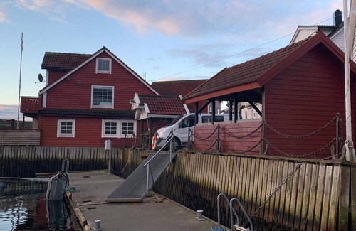 Nautnes Apartment | 5 person holiday home in Tjeldstø