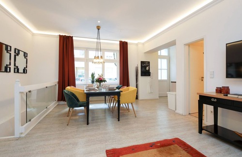 West Berlin Centre Apartment | 5 person old building near Kurfürstendamm
