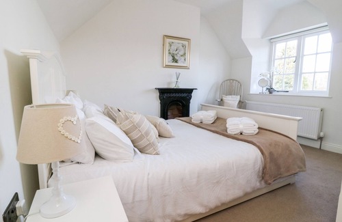 Brantingham Cottage | 5 POND VIEW COTTAGES, pet friendly, with a garden in South Cave