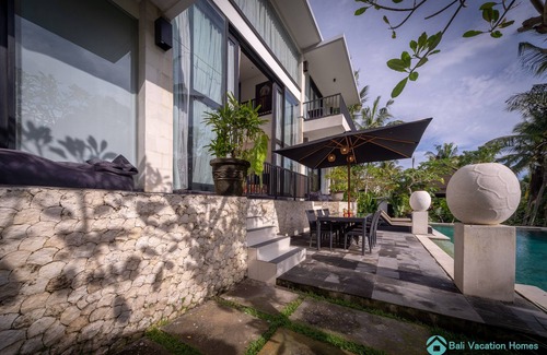 Abiansemal Villa | 5 * Pool villa in Ubud with free airport pick up and free use of bikes!