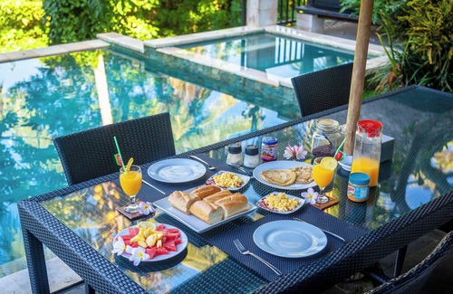 Abiansemal Villa | 5 * Pool villa in Ubud with free airport pick up and free use of bikes!