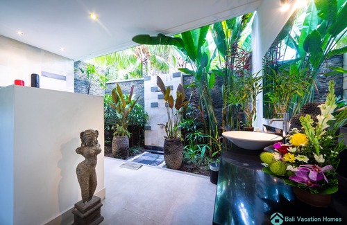 Abiansemal Villa | 5 * Pool villa in Ubud with free airport pick up and free use of bikes!