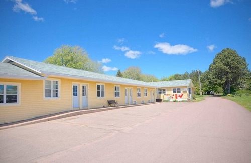 Summerside Apartment | (5) Private Double Suite at Green Acres Summerside