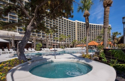 Galveston Condo | 5★ Resort w/heated pool & hot tub! 15th floor beach views. Fine dining & more!