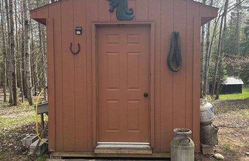 Germfask House | 5 separate living spaces up to 20 ppl Game room, fire pit mins away from Curtis
