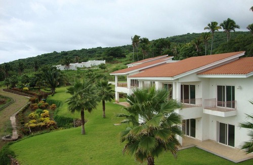 Santa Cruz Villa | #5 Shared Pool, 3 Bedroom/3 Bathroom, Private beach ramada WIFI SKY