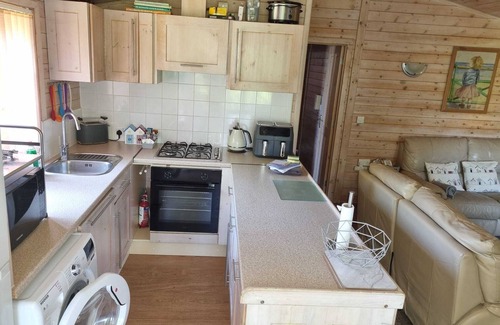 New Forest District Cabin | 5* Shorefield Park - Fantastic 3 Bed Lodge (Sleeps 6) - Private WIFI