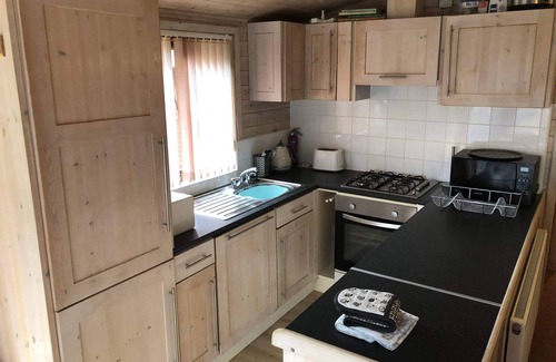 New Forest District Cabin | 5* Shorefield Park - Fantastic 3 Bed Lodge (Sleeps 6) - Private WIFI