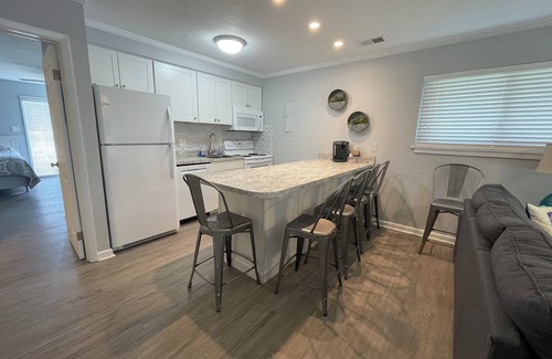 Northeast Virginia Beach Condo | 5 star, 2bd, 2ba condo in exclusive VB North End. Steps from beach, no deposit!