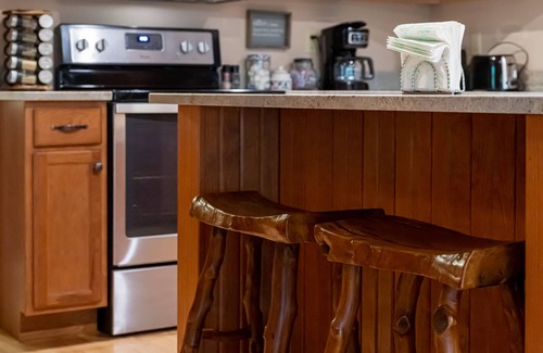 Rambling Ridge Cabin | 5 STAR accessible cabin, family friendly, pet friendly, long views, NEW hot tub