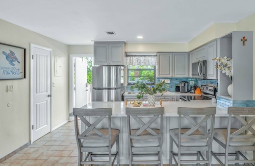 Key Largo Condo | 5 Star Coastal Luxury: Key Largo 2BR Condo w/Lagoon, Golf Cart, Pools& Amenities