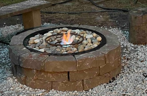 Monroe House | 5 Star Cottage Sleeps 6 2br 2ba Family & Pet friendly by ULM. 1acre near bayou.
