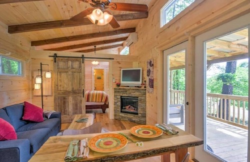 Columbus Cabin | 5 Star Cozy Cabin on Retreat-like Farm nr TIEC/Wineries
