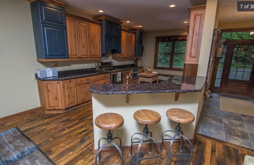 Swanton House | 5 Star GORGEOUS Deep Creek Lake Home on Lake
