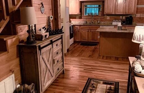 Seven Devils House | 5 Star High Country Hideaway Cabin hot tub Pet Friendly Pond Sleeps 8 Pond View