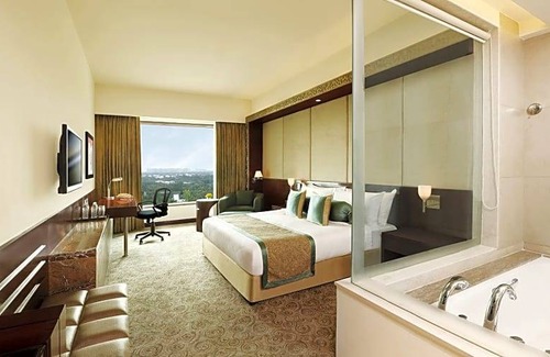 Prahlad Nagar Hotel | 5-Star Hotel ∙ Crowne Plaza Ahmedabad City Centre, an IHG Hotel