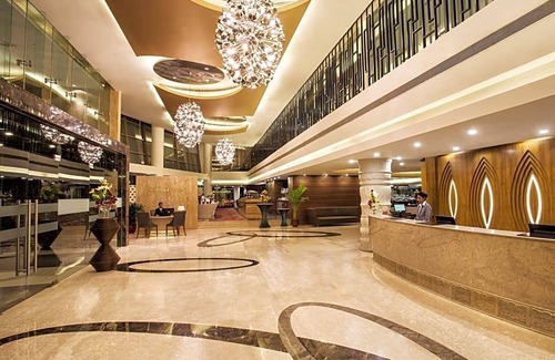 Prahlad Nagar Hotel | 5-Star Hotel ∙ Crowne Plaza Ahmedabad City Centre, an IHG Hotel