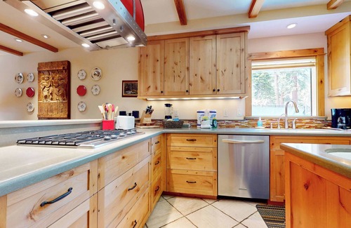 Mammoth Lakes Condo | 5-Star Luxury Home. Across from The Village. Gas Grill, Game Room, Wash/Dryer