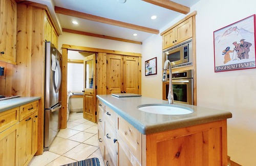 Mammoth Lakes Condo | 5-Star Luxury Home. Across from The Village. Gas Grill, Game Room, Wash/Dryer