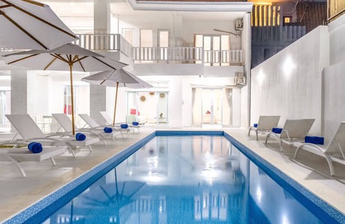 Dewi Sri Villa | 5 Star Luxury Minimalist Villa White Angel in Seminyak