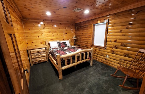 Reed Cabin | 5 Star Maine River Lodge in Wytopitlock with AC, WiFi
