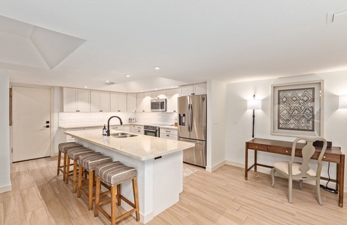 South Scottsdale House | 5 STAR NEW FURNISHINGS HI SPEED INTERNET, 2 pools McCormick Ranch Walkable