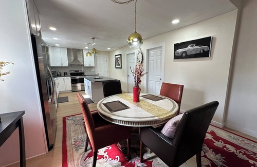 Ely House | 5 Star NEWLY Remodeled cozy house in fabulous Ely with WiFi Sleep 6