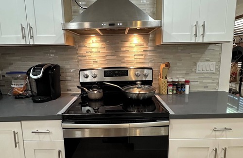 Ely House | 5 Star NEWLY Remodeled cozy house in fabulous Ely with WiFi Sleep 6